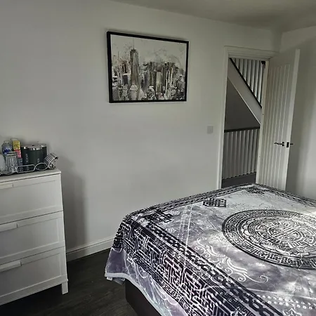 Cosy Double With Private Bathroom & Driveway Parking Bradford (West Yorkshire)