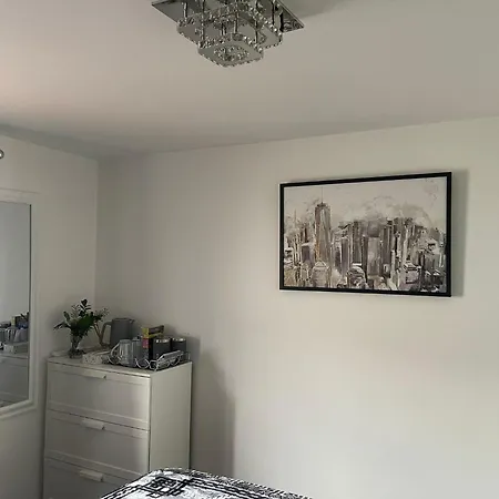 Homestay Cosy Double With Private Bathroom & Driveway Parking