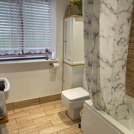 Cosy Double With Private Bathroom & Driveway Parking Homestay Bradford (West Yorkshire)
